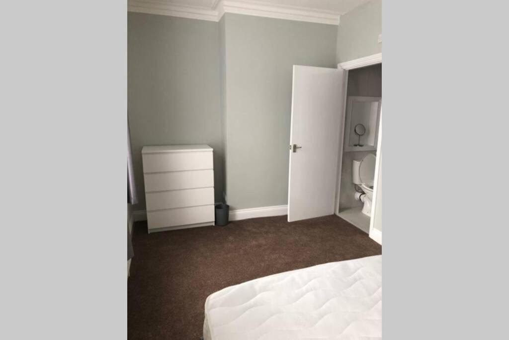 4 Bedroom House In Harrogate Town Centre Kültér fotó